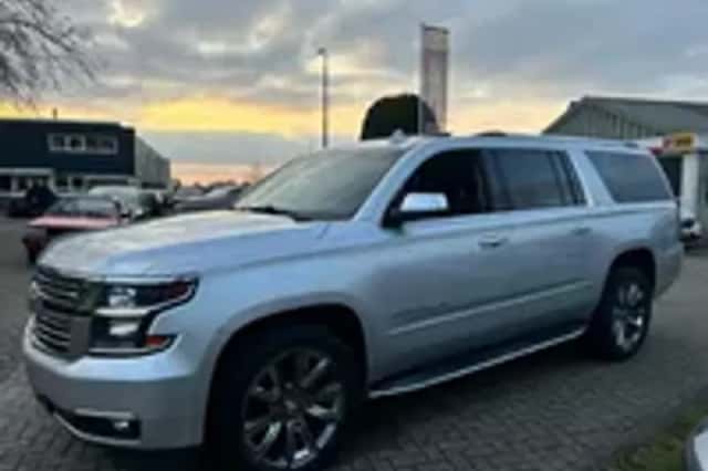 Chevrolet Suburban (2015) thumbnail 22