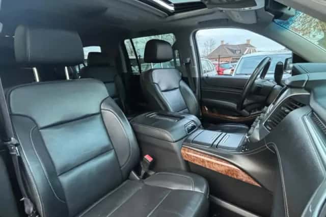 Chevrolet Suburban (2015) thumbnail 7