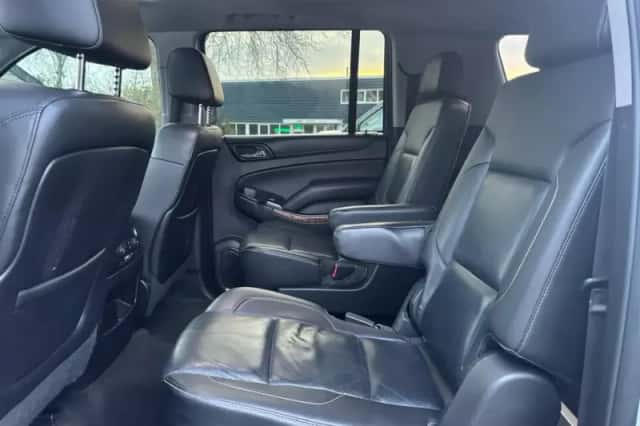 Chevrolet Suburban (2015) thumbnail 9