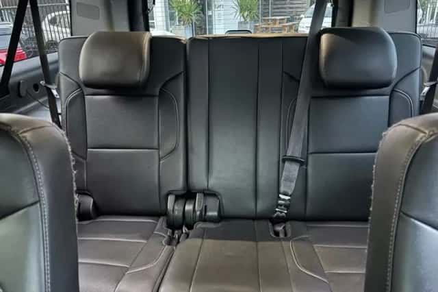 Chevrolet Suburban (2015) thumbnail 10