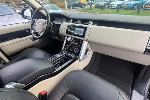 Land Rover Range Rover (2018) thumbnail 12