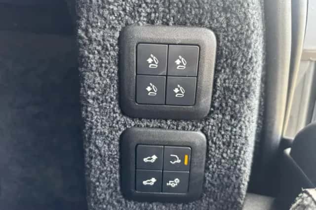 Land Rover Range Rover (2018) thumbnail 23