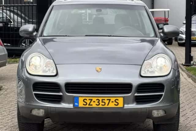 Porsche Cayenne (2005) thumbnail 2