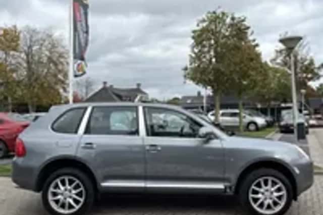 Porsche Cayenne (2005) thumbnail 23
