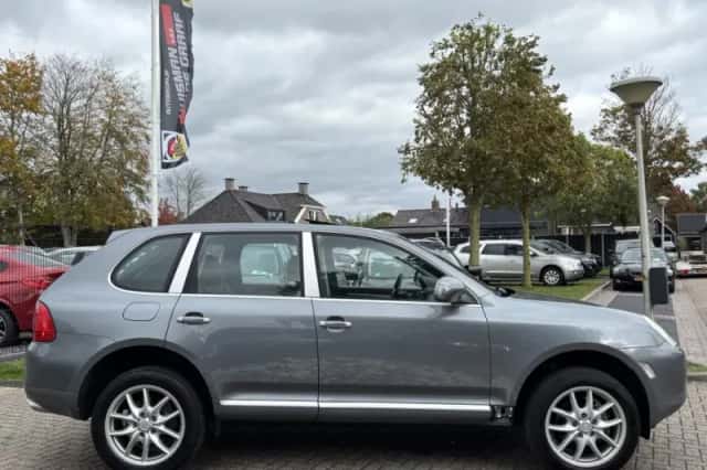 Porsche Cayenne (2005) thumbnail 4