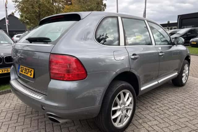 Porsche Cayenne (2005) thumbnail 5