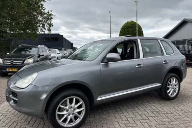 Porsche Cayenne (2005) thumbnail 8