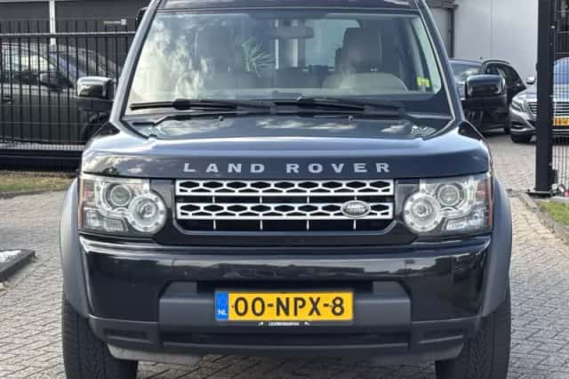 Land Rover Discovery (2010) thumbnail 2
