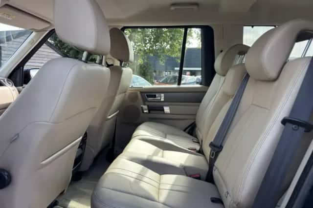 Land Rover Discovery (2010) thumbnail 11