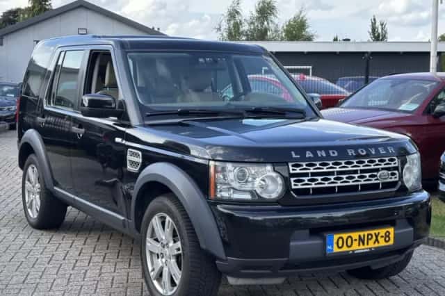 Land Rover Discovery (2010) thumbnail 3