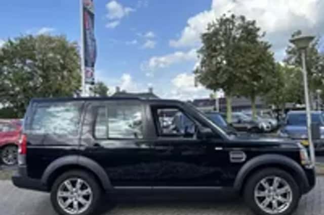Land Rover Discovery (2010) thumbnail 26