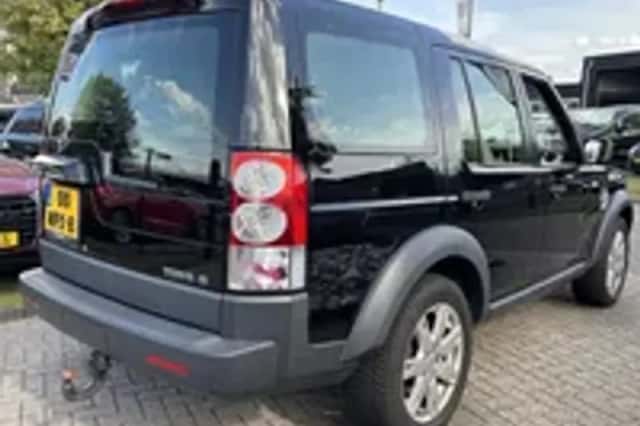 Land Rover Discovery (2010) thumbnail 27