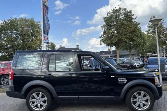 Land Rover Discovery (2010) thumbnail 4