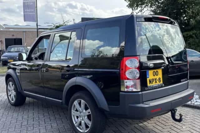 Land Rover Discovery (2010) thumbnail 7