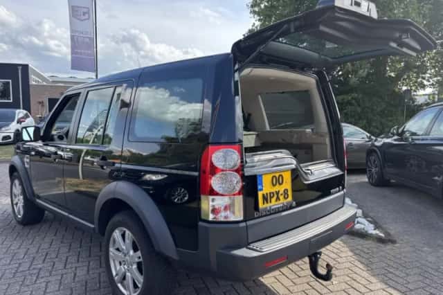 Land Rover Discovery (2010) thumbnail 8