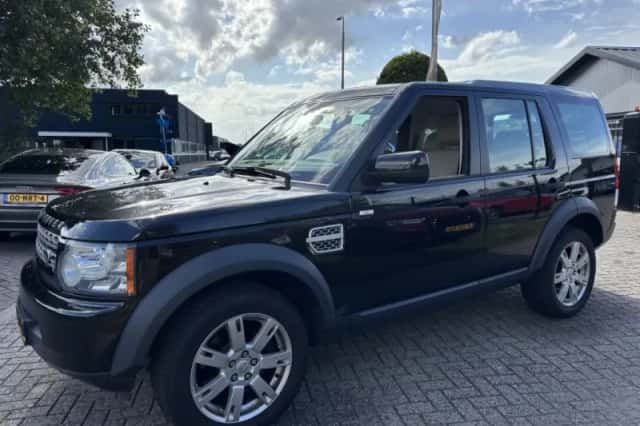 Land Rover Discovery (2010) thumbnail 9