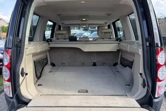 Land Rover Discovery (2010) thumbnail 10
