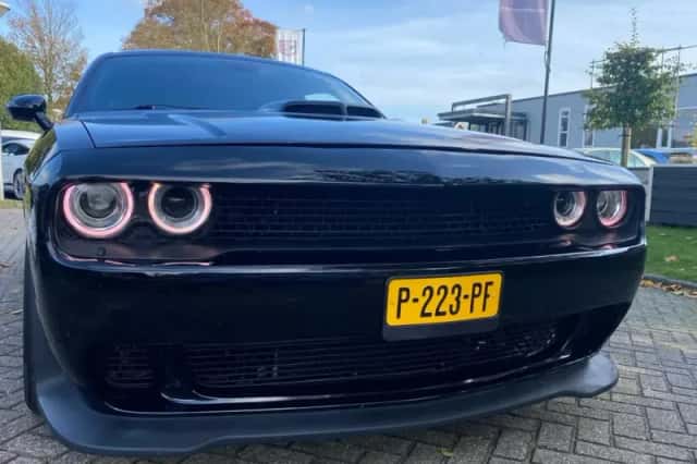 Dodge Challenger (2015) thumbnail 2