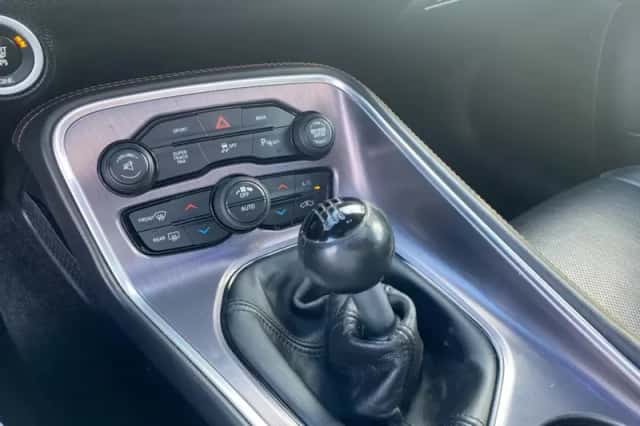 Dodge Challenger (2015) thumbnail 21