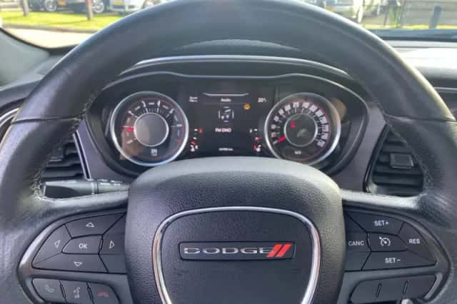 Dodge Challenger (2015) thumbnail 23