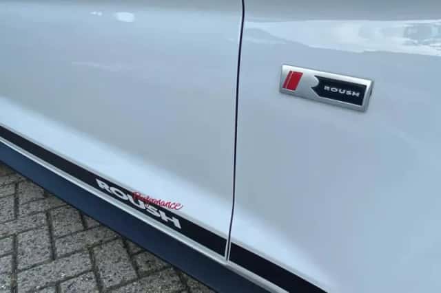 Ford Mustang (2015) thumbnail 11