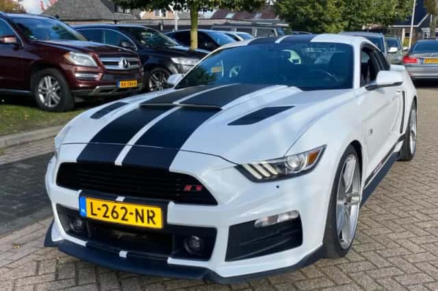 Ford Mustang (2015) thumbnail 3