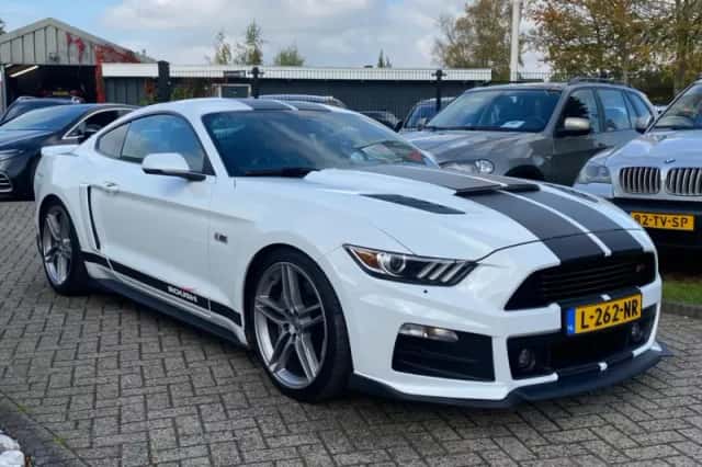 Ford Mustang (2015) thumbnail 4