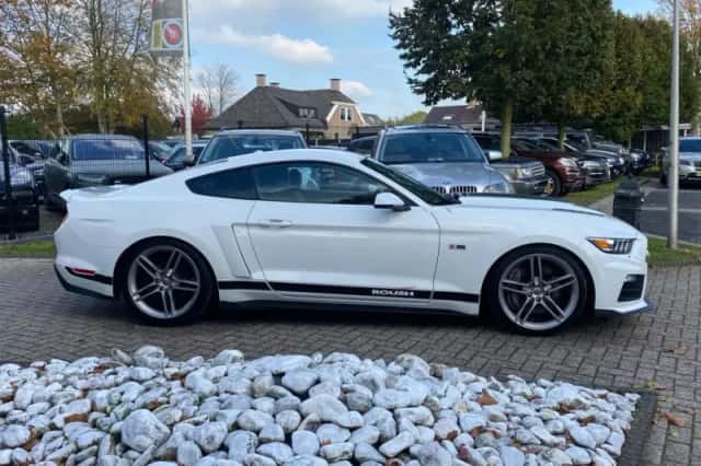 Ford Mustang (2015) thumbnail 5