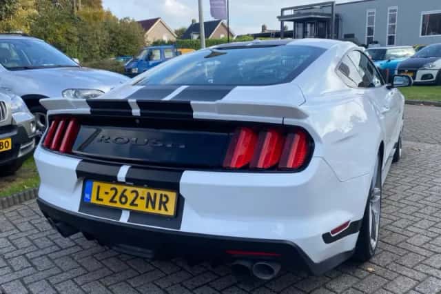 Ford Mustang (2015) thumbnail 6