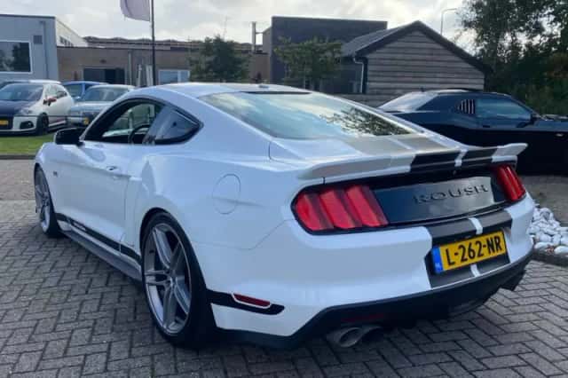 Ford Mustang (2015) thumbnail 7