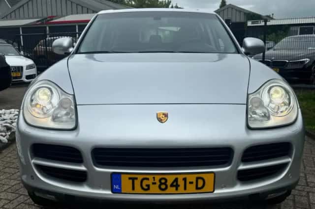 Porsche Cayenne (2004) thumbnail 2