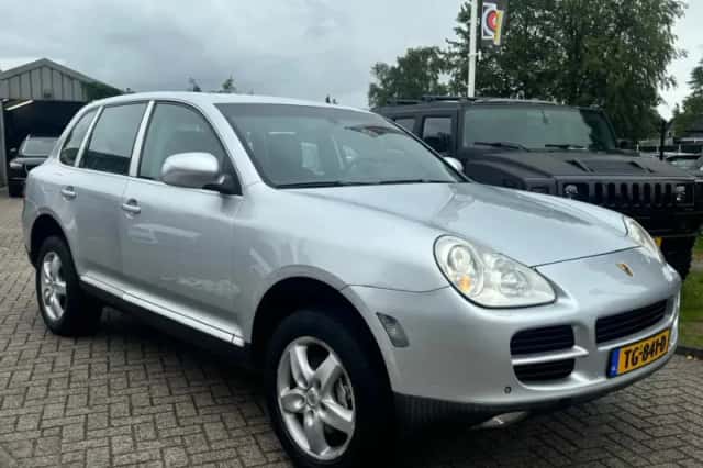 Porsche Cayenne (2004) thumbnail 3