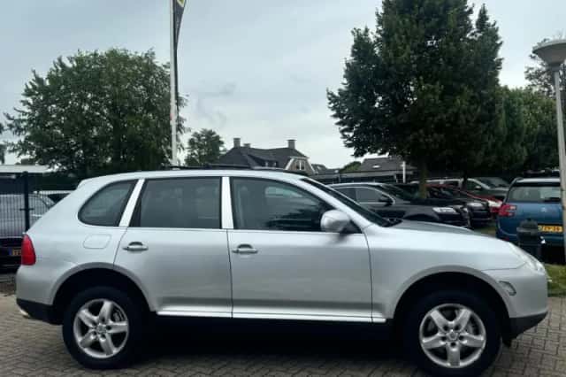 Porsche Cayenne (2004) thumbnail 4