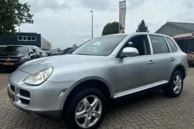 Porsche Cayenne (2004) thumbnail 5