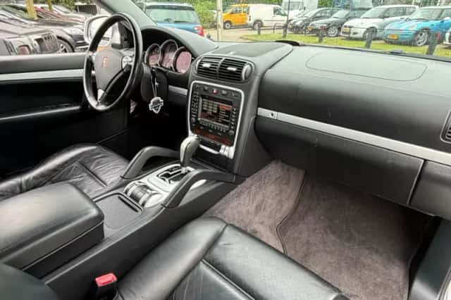 Porsche Cayenne (2004) thumbnail 9