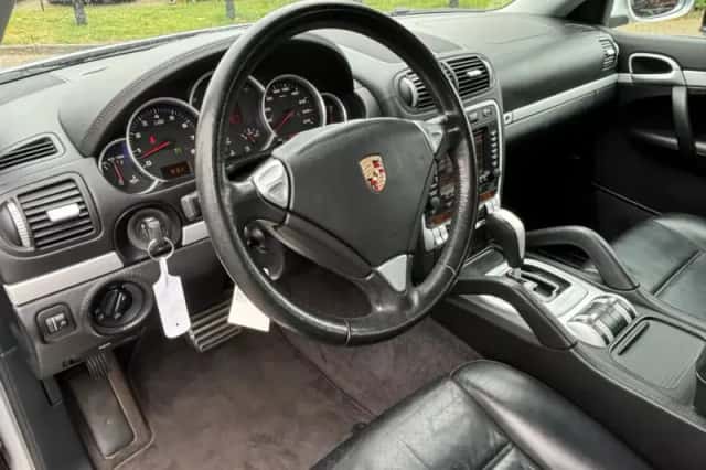 Porsche Cayenne (2004) thumbnail 10
