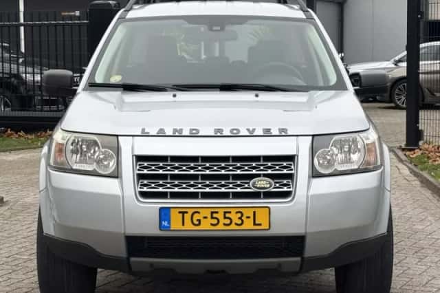Land Rover Freelander (2009) thumbnail 2