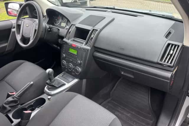 Land Rover Freelander (2009) thumbnail 11