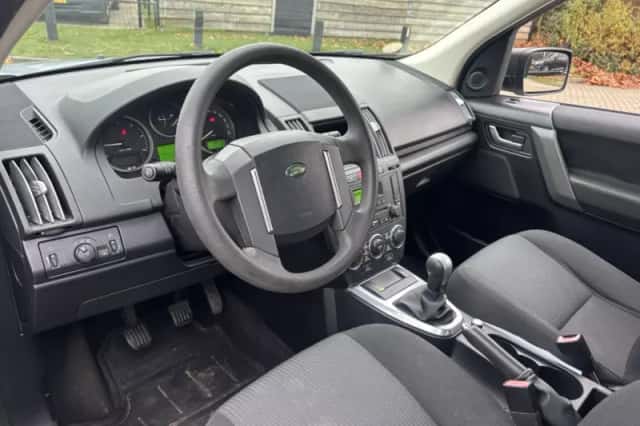 Land Rover Freelander (2009) thumbnail 13