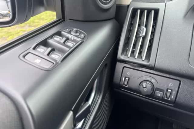 Land Rover Freelander (2009) thumbnail 15