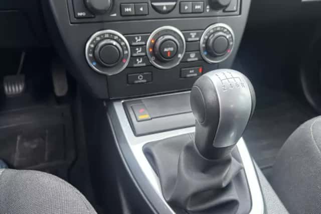 Land Rover Freelander (2009) thumbnail 16