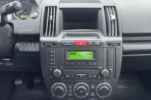 Land Rover Freelander (2009) thumbnail 17