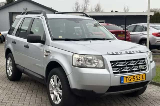 Land Rover Freelander (2009) thumbnail 3