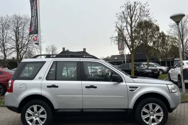 Land Rover Freelander (2009) thumbnail 4