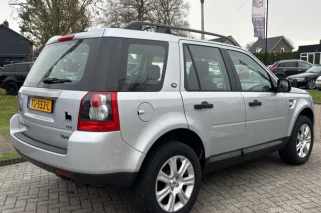 Land Rover Freelander (2009) thumbnail 5