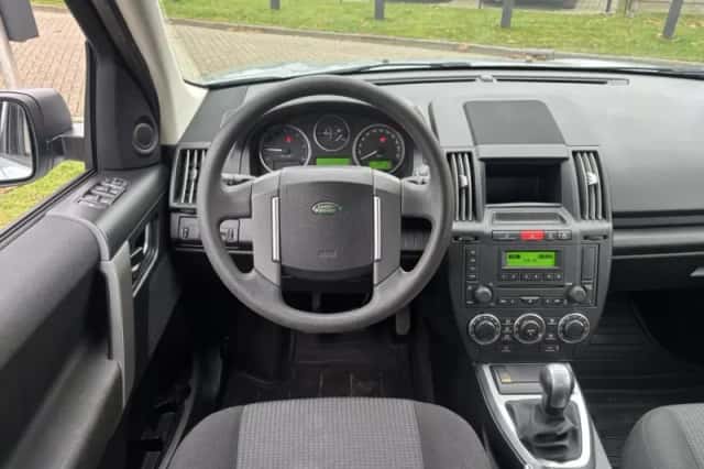 Land Rover Freelander (2009) thumbnail 10