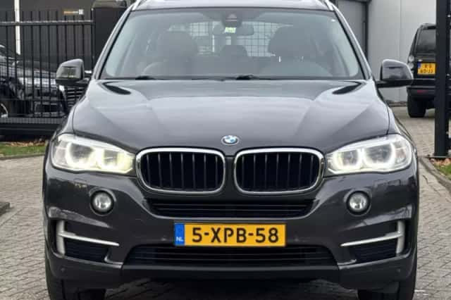 BMW X5 (2014) thumbnail 2