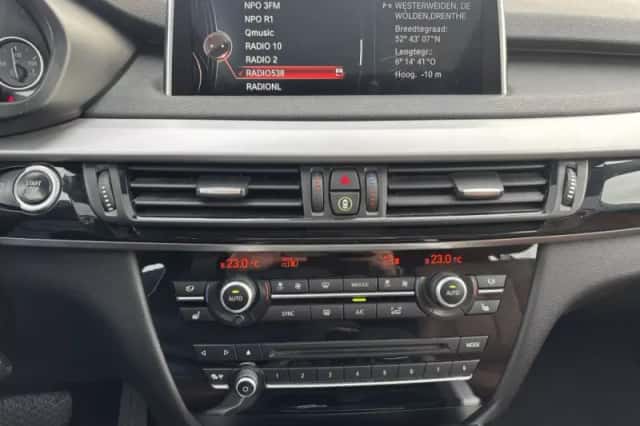 BMW X5 (2014) thumbnail 22