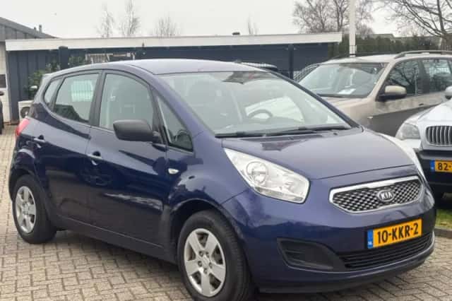 Kia Venga (2010) thumbnail 2