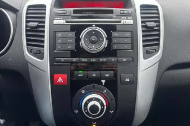 Kia Venga (2010) thumbnail 11
